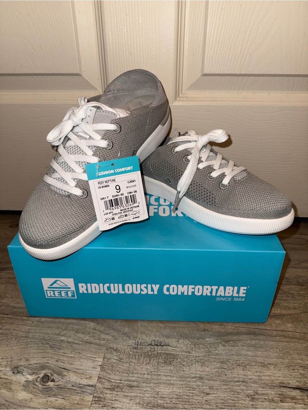 NWT Reef Kids Gray Knit Lace-Up Sneakers